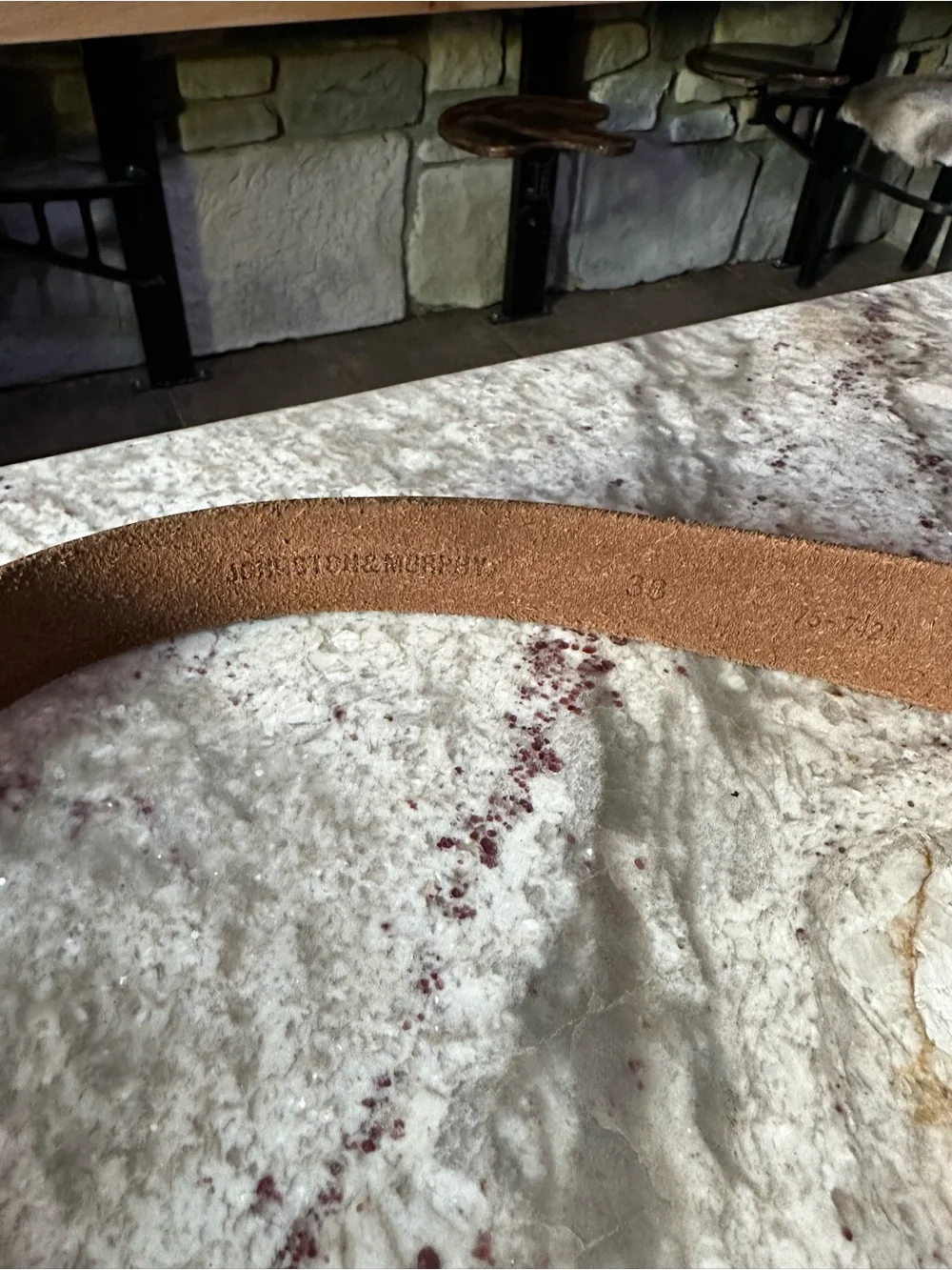 Classic Brown Leather Men’s Belt with Brass-Tone Buckle